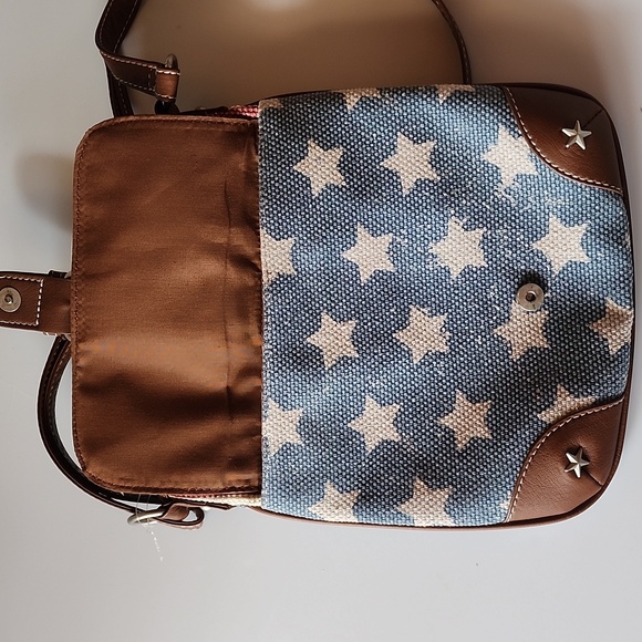 ☆NWT. American Flag Design Crossbody Bag/Purse.☆ - Picture 5 of 9